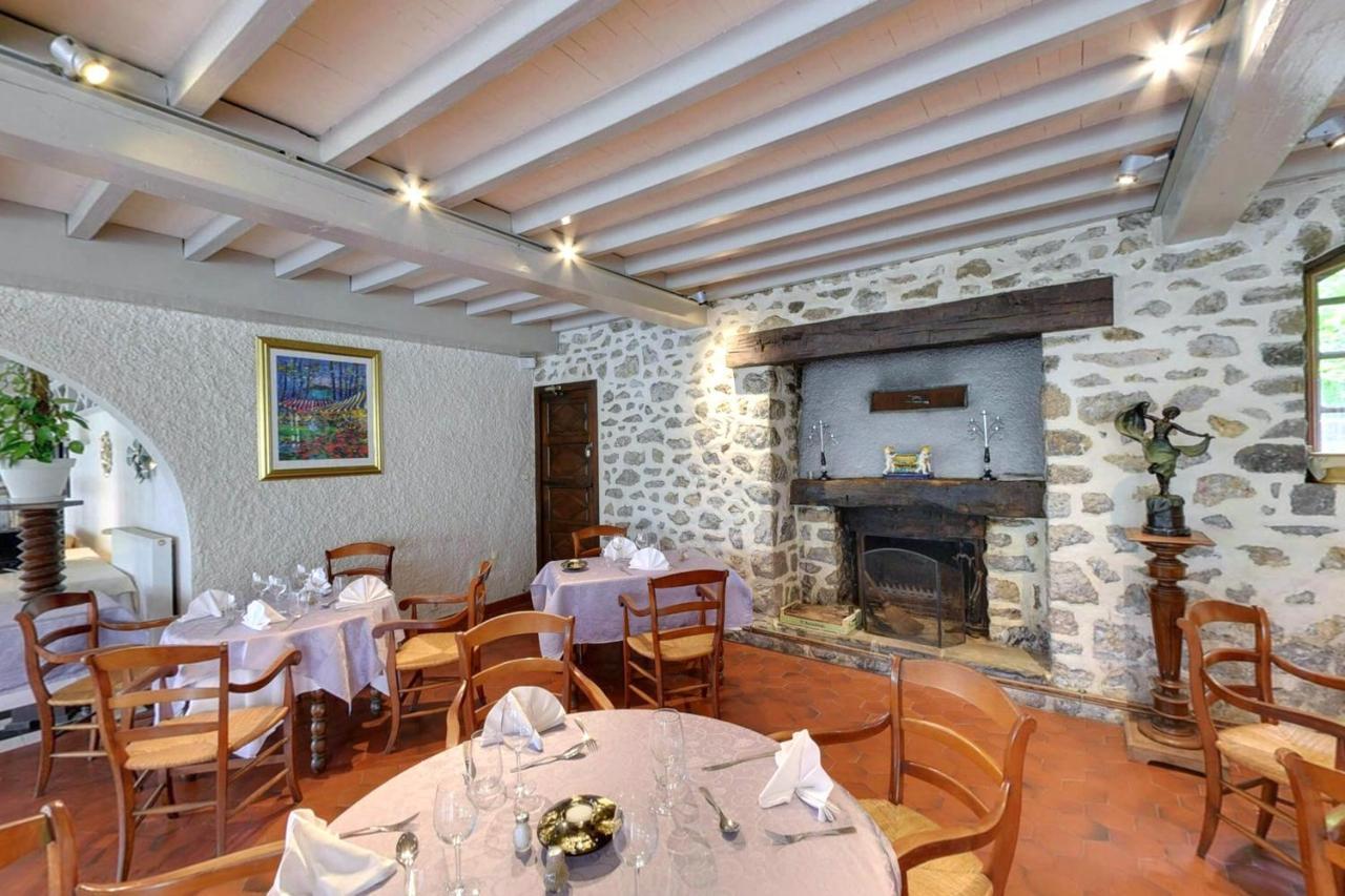 Fasthotel Oloron Hostellerie Du Paon Blanc Lurbe-Saint-Christau Exterior photo